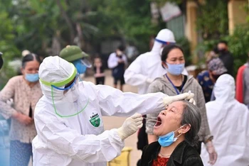 Hà Nội tổ chức xét nghiệm SARS-CoV-2 cho người dân.