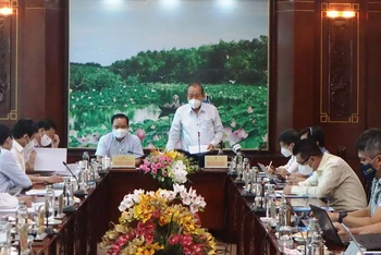 Phó Thủ tướng Thường trực Chính phủ Trương Hòa Bình làm việc tại Long An. 