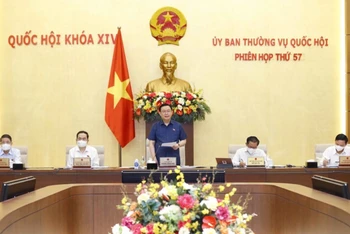 Chủ tịch Quốc hội Vương Đình Huệ phát biểu khai mạc tại một phiên họp của Ủy ban Thường vụ Quốc hội. (Ảnh TTXVN)