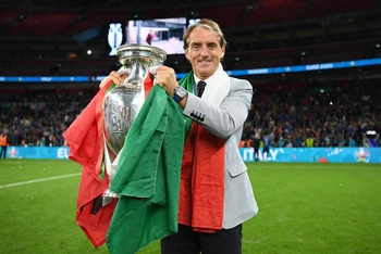 Từ vực sâu thất bại trong hành trình tìm vé đến World Cup 2018, Mancini đã vực dậy Italia để đưa Azzurri lên đỉnh châu Âu. (Ảnh: UEFA)