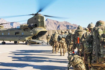 Những nhóm binh sĩ Mỹ đầu tiên đã được rút khỏi Afghanistan. Ảnh: REUTERS