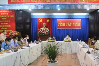 Ủy ban nhân dân tỉnh Tây Ninh họp khẩn.
