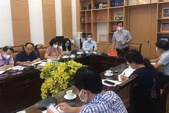 PGS, TS Lương Ngọc Khuê, Cục trưởng Cục quản lý Khám, chữa bệnh (Bộ Y tế), Phó Chủ tịch Hội đồng Y khoa quốc gia chủ trì cuộc họp.