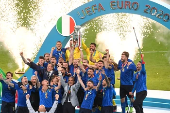 Italia đăng quang ngôi vô địch EURO lần thứ 2 trong lịch sử sau 53 năm chờ đợi. (Ảnh: UEFA)