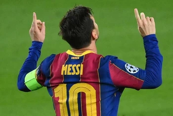 Lionel Messi đã khép lại những ồn ào bằng bản hợp đồng 5 năm với Barca. (Ảnh: Getty Images)