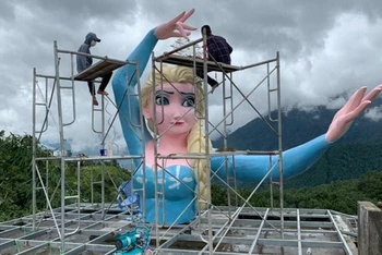 Hình ảnh bức tượng Elsa ở Sa Pa đang lan truyền trên mạng với nhiều ý kiến tiêu cực. 