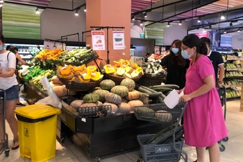 Quầy hàng rau củ quả phong phú, liên tục được bổ sung tại siêu thị Aeon Long Biên.