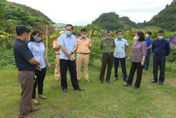 Lãnh đạo tỉnh Sơn La kiểm tra công tác phòng, chống dịch Covid-19 tại trạm kiểm soát phòng, chống dịch Covid-19 huyện Vân Hồ. 