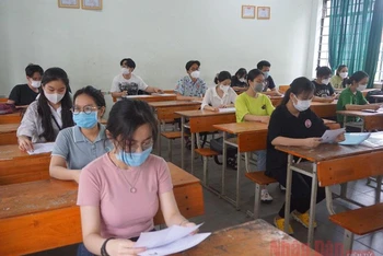 Các thí sinh dự thi Kỳ thi tốt nghiệp trung học phổ thông năm 2021 tại Đà Nẵng. 