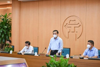 Chủ tịch UBND TP Hà Nội Chu Ngọc Anh yêu cầu các sở, ngành, đơn vị sẵn sàng ứng phó nếu số ca bệnh tăng cao.