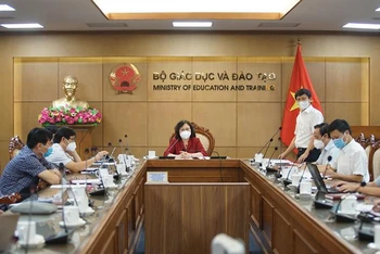 Thứ trưởng Bộ Giáo dục và Đào tạo Ngô Thị Minh yêu cầu ngành giáo dục là tiếp tục tập trung cao độ trong công tác tổ chức Kỳ thi tốt nghiệp đợt 2