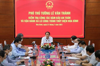 Phó Thủ tướng Lê Văn Thành tại buổi làm việc.