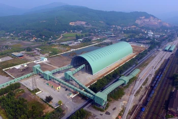 Hệ thống băng tải vận chuyển than Khe Ngát - cảng Điền Công, công suất vận chuyển 6 triệu tấn than/năm; tổng mức đầu tư gần 1.300 tỷ đồng là công trình trọng điểm do TKV đầu tư thực hiện.