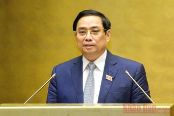 Thủ tướng Chính phủ Phạm Minh Chính trình bày trước Quốc hội Tờ trình về cơ cấu tổ chức của Chính phủ nhiệm kỳ Quốc hội khóa XV, sáng 22/7. Ảnh: DUY LINH