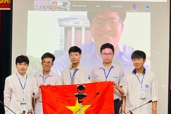Thí sinh đội tuyển quốc gia Việt Nam tham dự Olympic Toán học quốc tế 2021