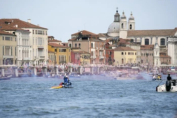 Venice được UNESCO trao cơ hội để giải quyết các tình trạng bất cập trong bảo tồn di sản (Ảnh: AP)