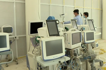 Lắp đặt thiết bị y tế tại bệnh viện dã chiến