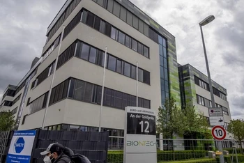 Trụ sở của công ty công nghệ sinh học BioNTech ở Mainz, Đức. Ảnh: AP.