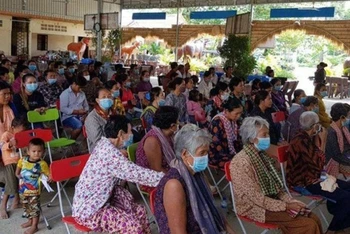 Chính phủ Campuchia quan tâm trợ giúp người dân gặp khó khăn trong đại dịch (Ảnh: Fresh News).