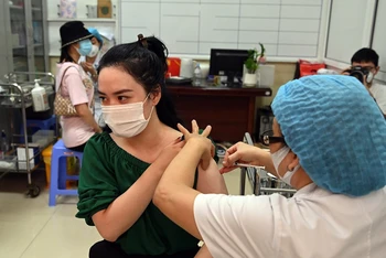 Triển khai tiêm vaccine phòng Covid-19 trên diện rộng tại Hà Nội
