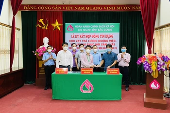 Lễ ký kết tín dụng cho doanh nghiệp vay vốn theo tinh thần nghị quyết 68 của Chính phủ tại Ngân hàng chính sách tỉnh Bắc Giang