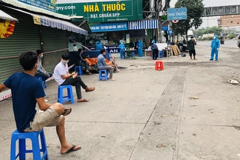 Lấy mẫu xét nghiệp SARS-CoV-2 cho người dân ở TP Biên Hòa, tỉnh Đồng Nai.