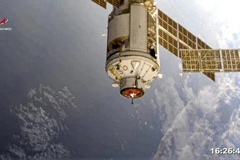 Module Nauka được nhìn thấy trước khi cập bến Trạm vũ trụ quốc tế. (Ảnh: Roscosmos).