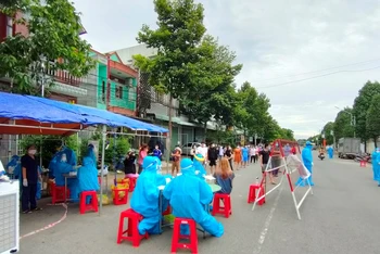 Xét nghiệm sàng lọc diện rộng trên địa bàn thành phố Thuận An, tỉnh Bình Dương.