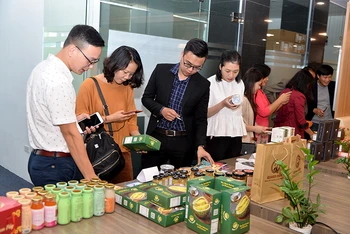 Sản phẩm nông nghiệp của các địa phương tiêu thụ nhiều tại thành phố Hà Nội (Ảnh: ĐĂNG KHOA)