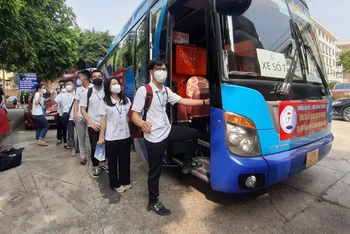 Ngày 20/7, nhiều sinh viên năm cuối của Đại học Y - Dược Thái Nguyên tình nguyện lên đường hỗ trợ TP Hồ Chí Minh chống dịch Covid-19. 