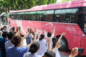 200 cán bộ Bệnh viện Bạch Mai vào TP Hồ Chí Minh chống dịch