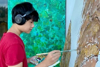 Họa sĩ 14 tuổi Xèo Chu tổ chức hai phiên đấu giá trực tuyến để quyên góp tiền mua vật tư y tế và thực phẩm.