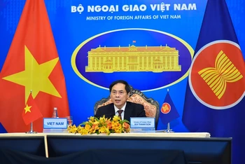 Bộ trưởng Ngoại giao Bùi Thanh Sơn phát biểu ý kiến tại Hội nghị. (Ảnh do báo Thế giới và Việt Nam cung cấp) 