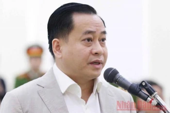 Cáo trạng xác định Phan Văn Anh Vũ đã thông qua người trung gian chuyển 5 tỷ đồng cho Nguyễn Duy Linh. 