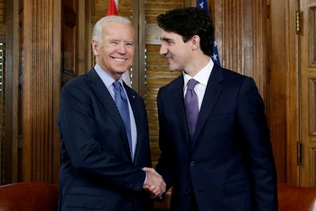 Thủ tướng Canada Justin Trudeau tiếp Phó Tổng thống Mỹ Joe Biden, tại Ottawa, ngày 9/12/2016. (Ảnh: Reuters)