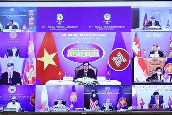 Bộ trưởng Bộ Ngoại giao Bùi Thanh Sơn phát biểu trực tuyến tại điểm cầu Hà Nội. (Ảnh: TTXVN)