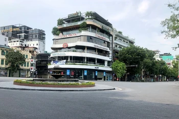 Đường phố Hà Nội trong những ngày giãn cách xã hội.