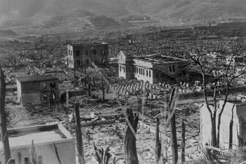 Cảnh hoang tàn tại Nagasaki, ngày 17/3/1948. (Ảnh: Reuters)