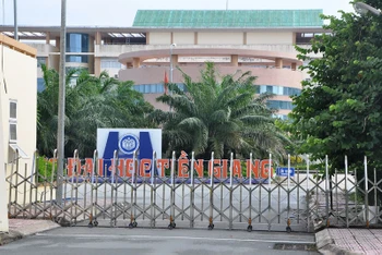 Bệnh viện dã chiến số 7 được đặt tại Trường Đại học Tiền Giang .
