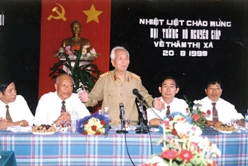 Đại tướng Võ Nguyên Giáp phát biểu trong lần về thăm quê hương Quảng Bình. (Ảnh: TL/quangbinh.gov.vn)