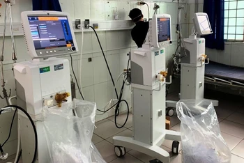 Hậu Giang tiếp nhận một số trang thiết bị y tế phục vụ điều trị Covid-19.