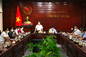 Bí thư Tỉnh ủy Hậu Giang Nghiêm Xuân Thành chỉ đạo tại cuộc họp.