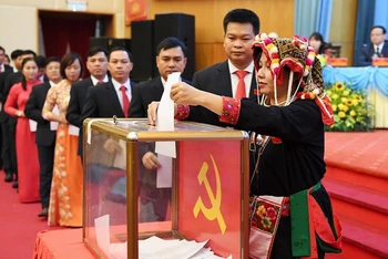 "Nêu gương" đã được Chủ tịch Hồ Chí Minh xác định là một phương thức lãnh đạo của Ðảng và thành phần cốt yếu của văn hóa Ðảng. (Ảnh: tapchicongsan.org.vn)