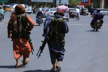 Lực lượng Taliban trên đường phố tại tỉnh Herat, Afghanistan, ngày 14/8. (Ảnh: Reuters)