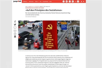 Một bài viết trên báo mạng Thế giới trẻ (Jungewelt) viết về Việt Nam. (Ảnh: Mạnh Hùng/TTXVN)