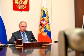 Tổng thống Nga V. Putin ký thông qua Kế hoạch chống tham nhũng quốc gia giai đoạn 2021-2024. (Ảnh: Điện Kremlin)