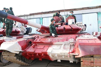 Với màu thi đấu là màu đỏ, đội tuyển Xe tăng Việt Nam có những thuận lợi và khó khăn nhất định. Ảnh: TRỊNH DŨNG