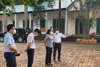 Lãnh đạo UBND tỉnh Sơn La kiểm tra việc chuẩn bị khu cách ly tập trung tại huyện Phù Yên.