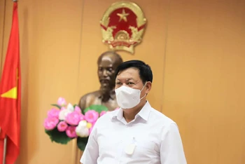 Thứ trưởng Y tế Đỗ Xuân Tuyên phát biểu tại cuộc họp.