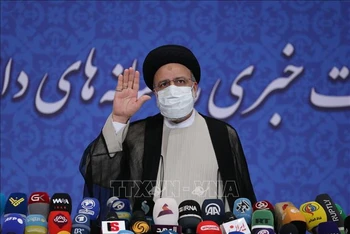 Tổng thống đắc cử Iran Ebrahim Raisi tại cuộc họp báo ở Tehran ngày 21/6/2021. Ảnh: AFP/TTXVN